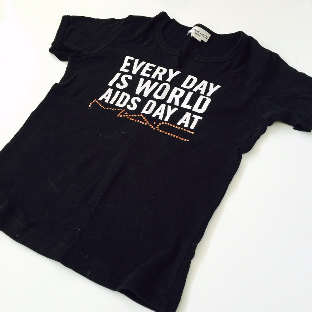 COPY - 💯 *LE MAC VIVA GLAM V T-SHIRT*